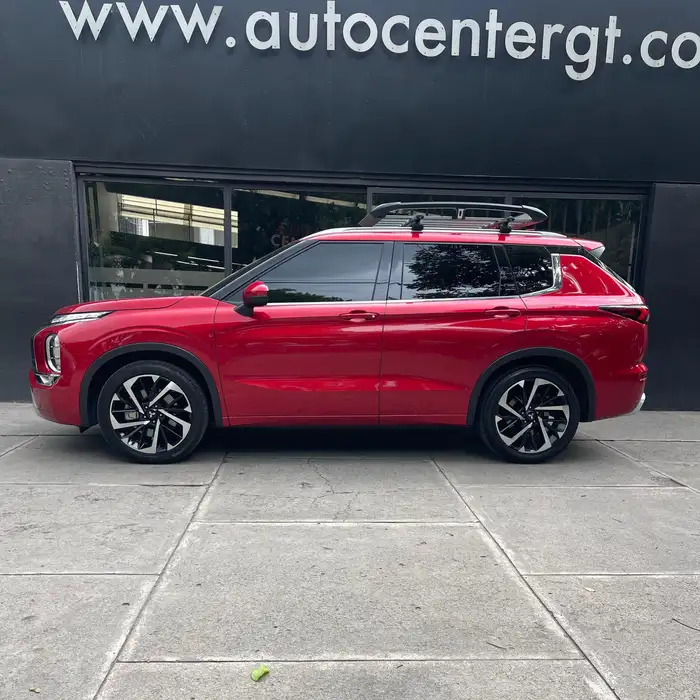 2024 Mitsubishi Outlander — 3