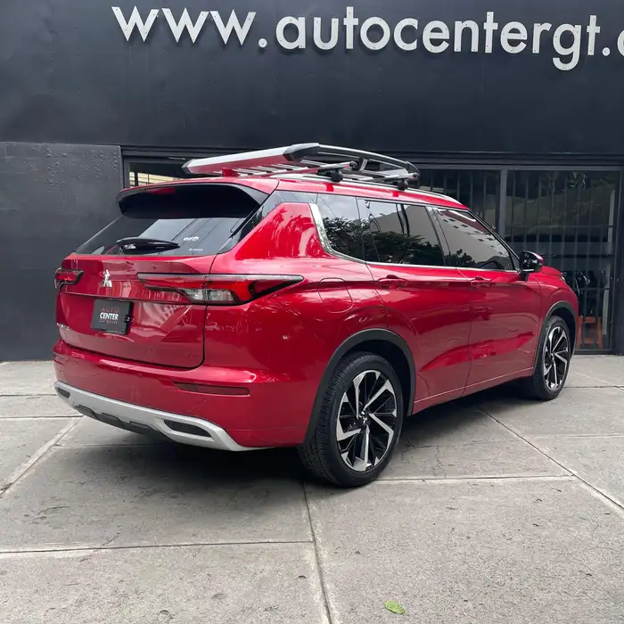 2024 Mitsubishi Outlander — 4