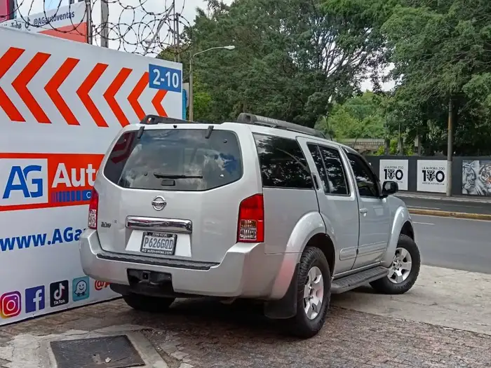 2006 Nissan Pathfinder — 4