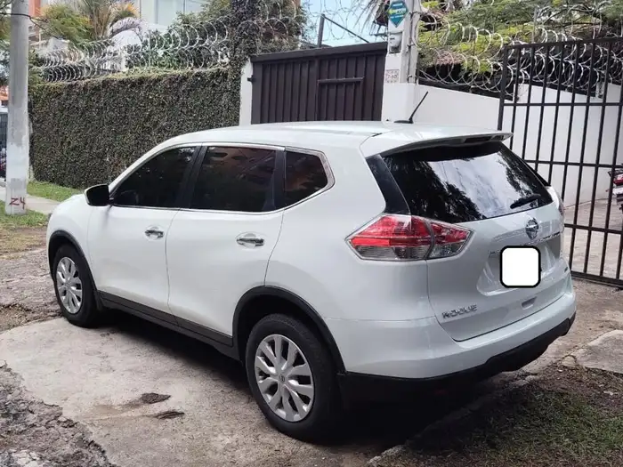 2015 Nissan ROGUE — 4