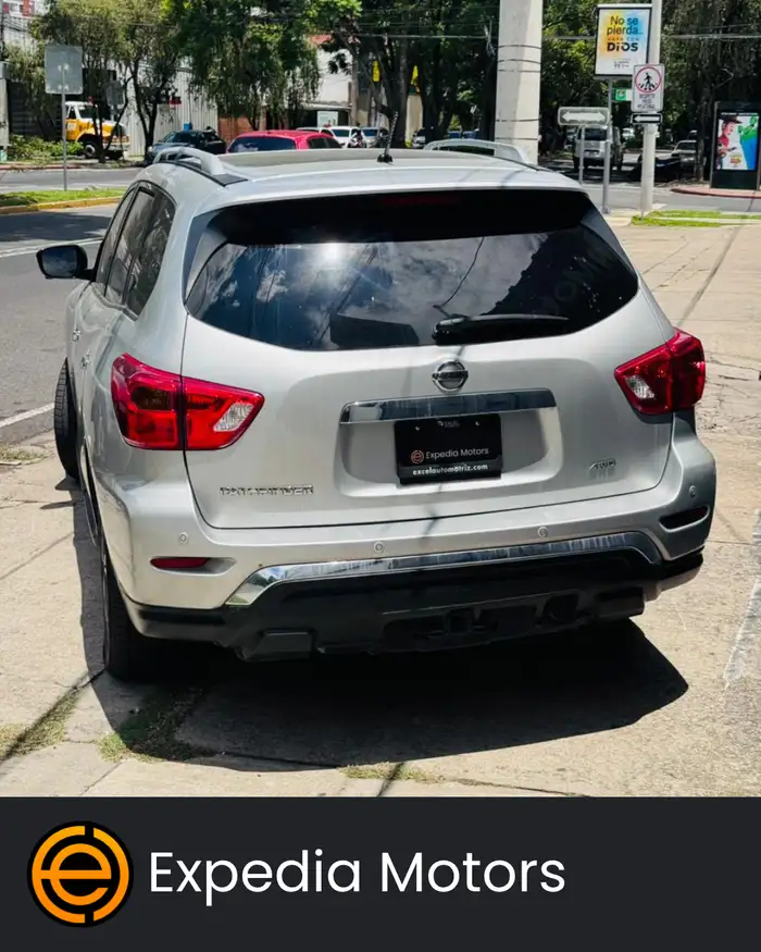 2017 Nissan Pathfinder — 3