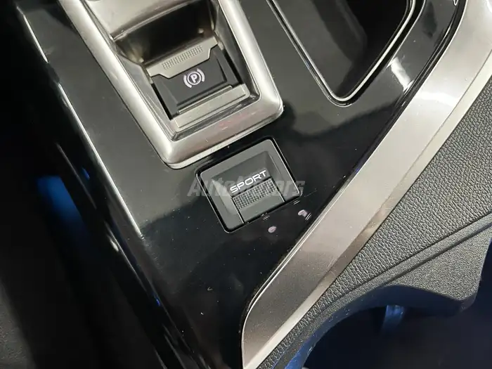 2019 Peugeot 3008 — 12