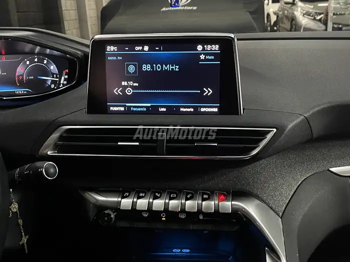 2019 Peugeot 3008 — 9