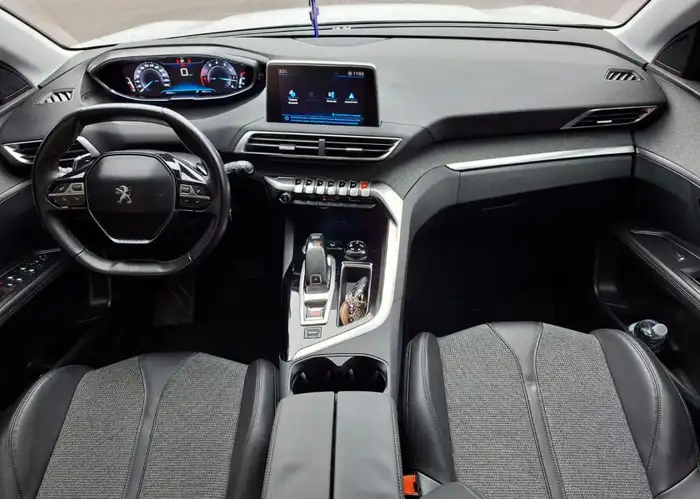 2019 Peugeot 3008 — 8