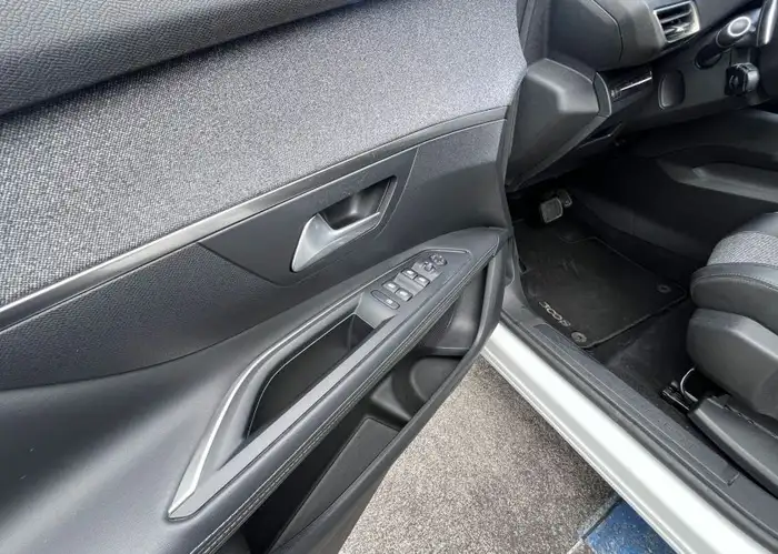 2020 Peugeot 3008 — 11