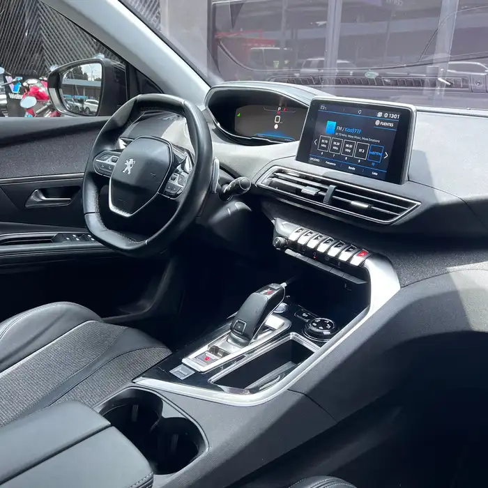 2020 Peugeot 5008 — 7