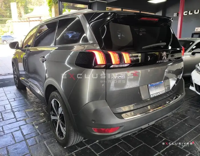 2020 Peugeot 5008 — 8