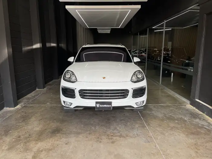 2017 Porsche CAYENNE — 3