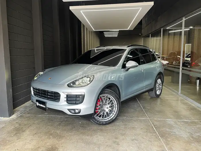 2017 Porsche CAYENNE — 1