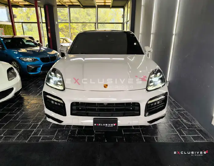 2022 Porsche CAYENNE — 2