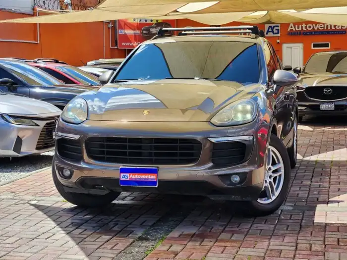 2016 Porsche CAYENNE — 2