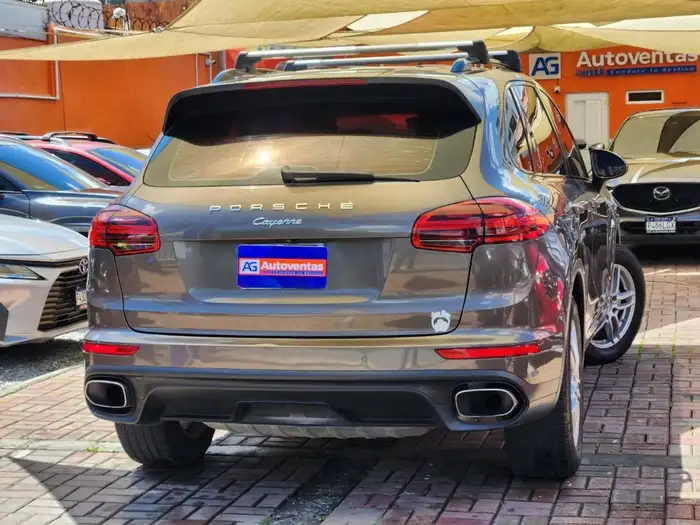 2016 Porsche CAYENNE — 4