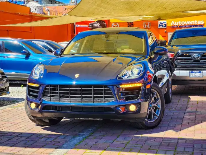 2016 Porsche MACAN — 2