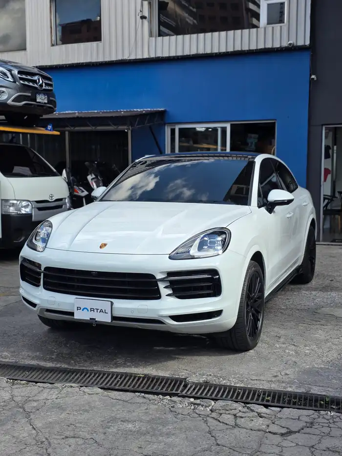 2023 Porsche CAYENNE — 2