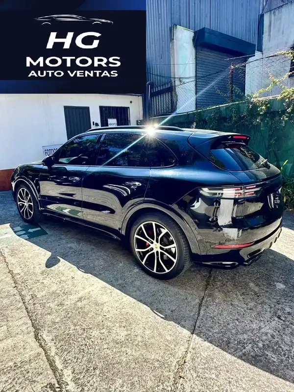 2023 Porsche CAYENNE — 2