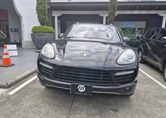 2011 Porsche CAYENNE — 2