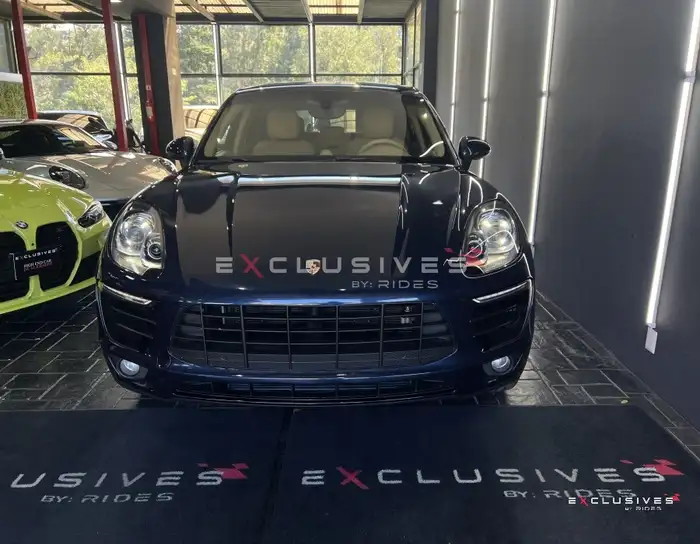 2016 Porsche MACAN — 2