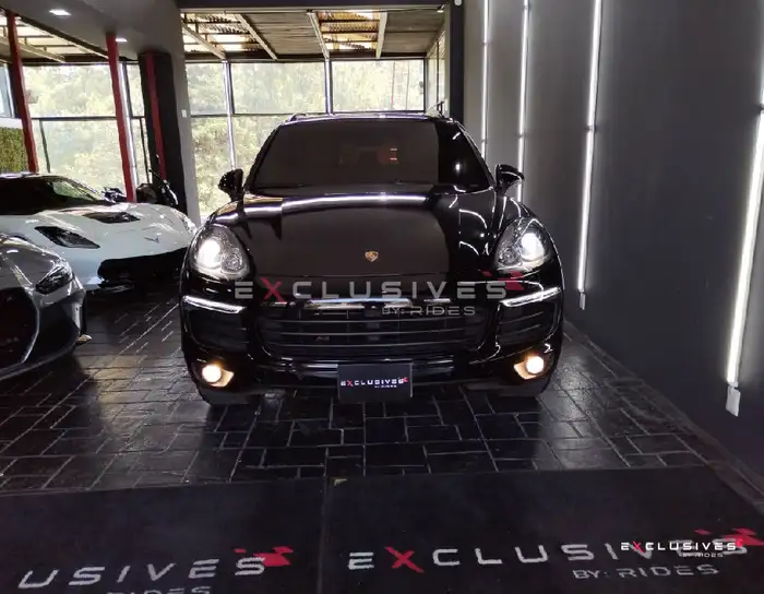 2016 Porsche CAYENNE — 2