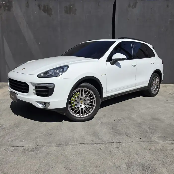 2017 Porsche CAYENNE — 1