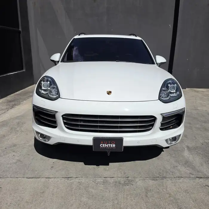 2017 Porsche CAYENNE — 2