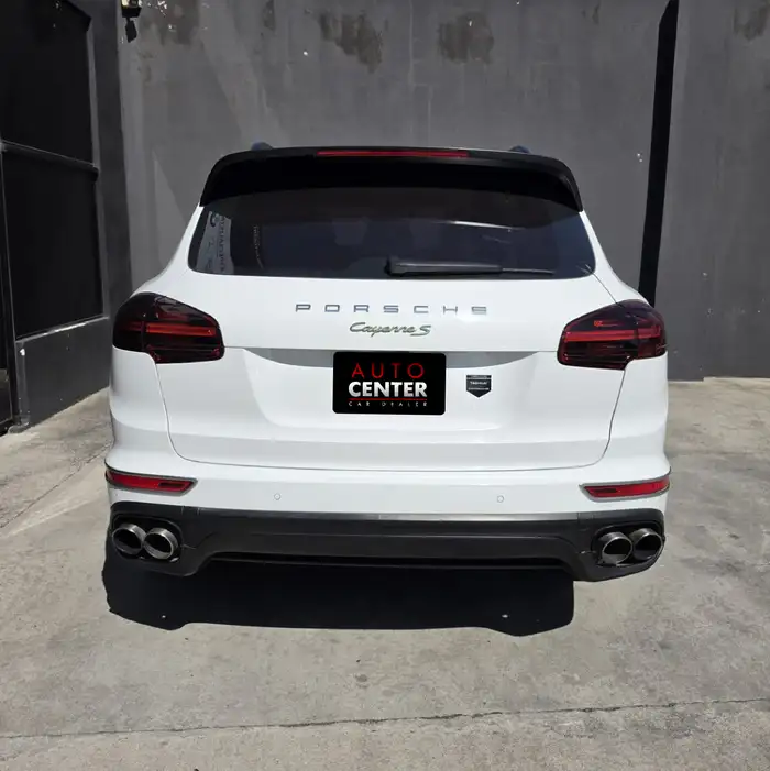2017 Porsche CAYENNE — 4