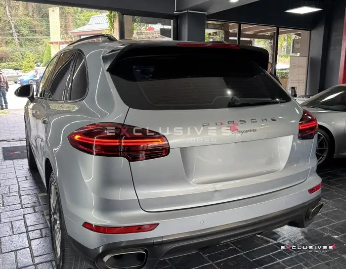 2017 Porsche CAYENNE — 4