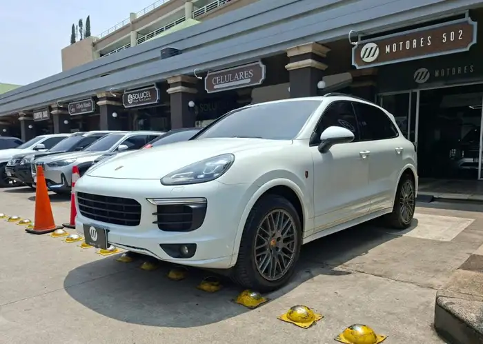 2018 Porsche CAYENNE — 1