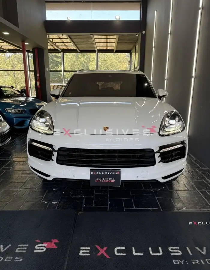 2020 Porsche CAYENNE — 2