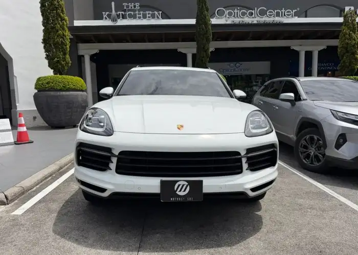 2020 Porsche CAYENNE — 2