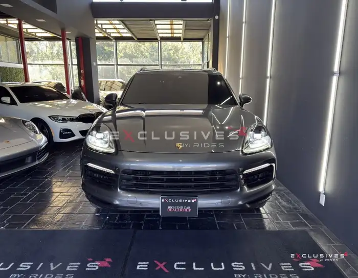 2020 Porsche CAYENNE — 2