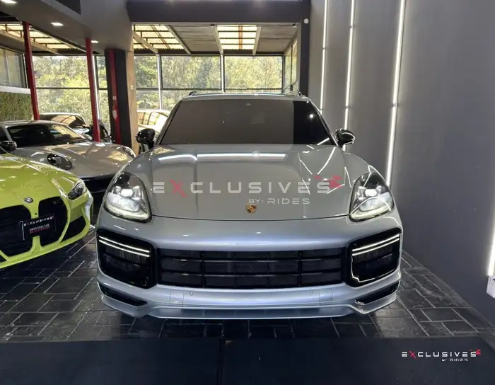 2021 Porsche CAYENNE — 2