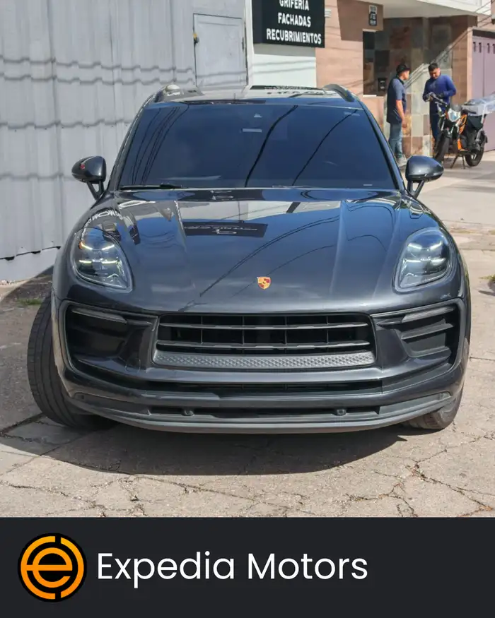 2022 Porsche MACAN — 2