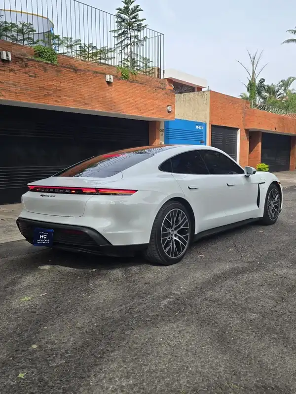 2021 Porsche TAYCAN — 2