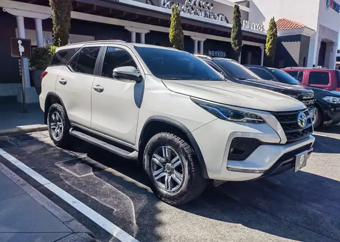 2023 Toyota Fortuner — 3