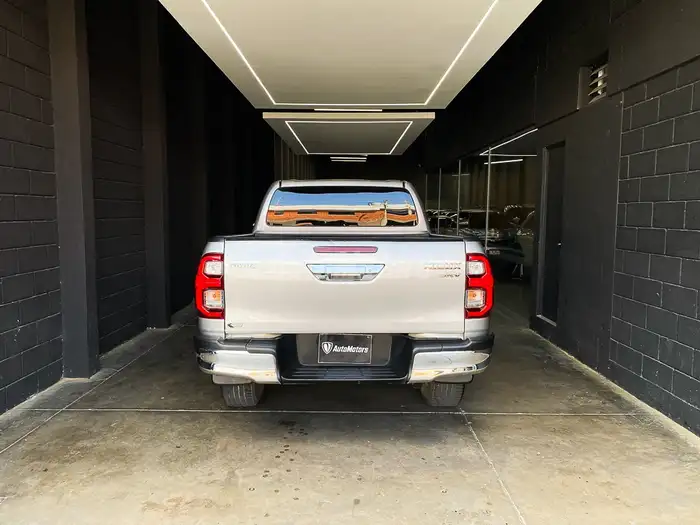 2023 Toyota Hilux — 4