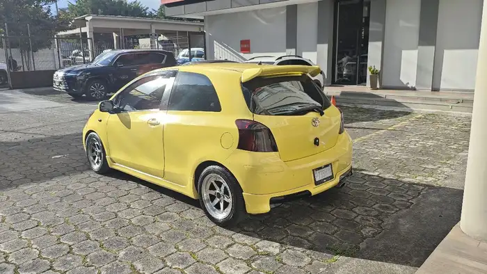 2010 Toyota Yaris — 3