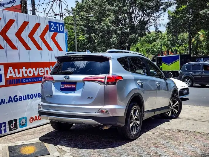 2016 Toyota RAV4 — 4