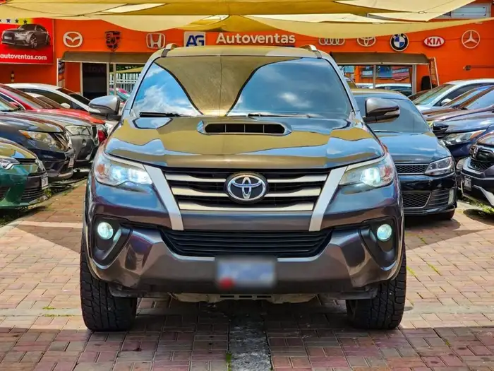 2018 Toyota Fortuner — 1