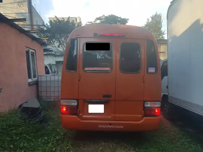2010 Toyota Coaster — 3