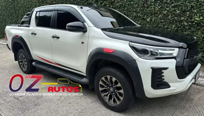 2023 Toyota Hilux — 2