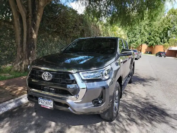 2025 Toyota Hilux — 1