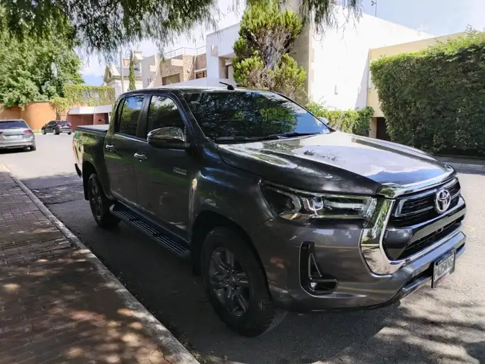 2025 Toyota Hilux — 3