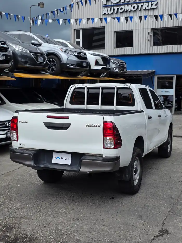 2022 Toyota Hilux — 3
