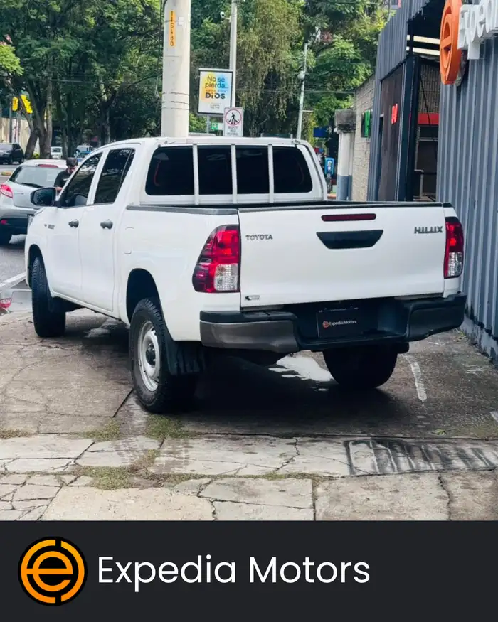 2022 Toyota Hilux — 3