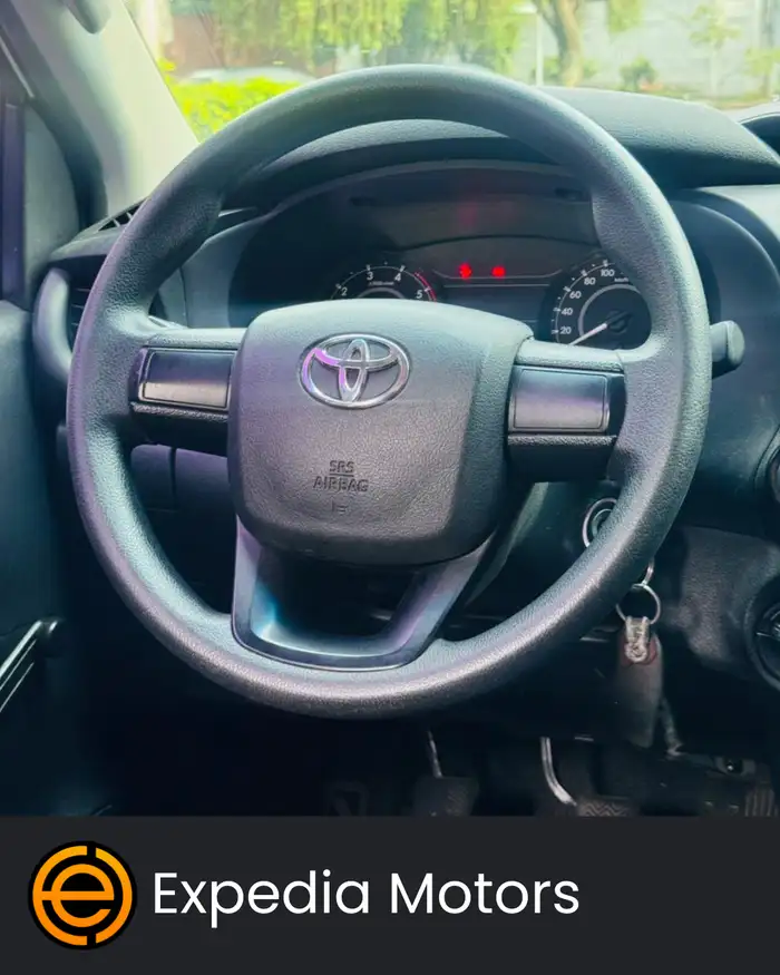2022 Toyota Hilux — 4