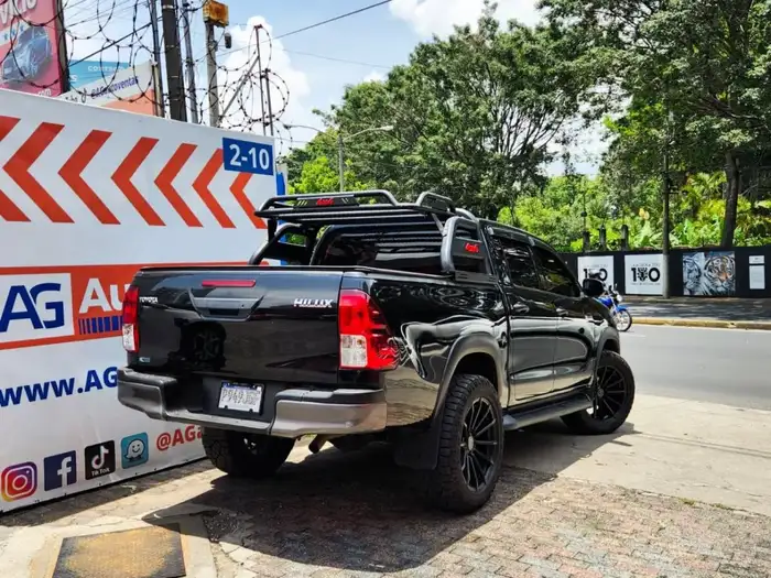 2022 Toyota Hilux — 4