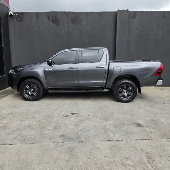 2023 Toyota Hilux — 3