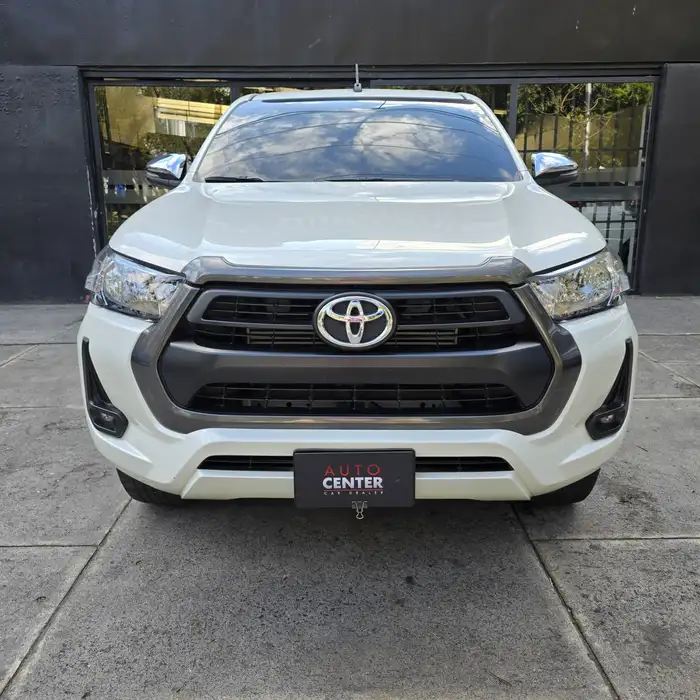 2023 Toyota Hilux — 2