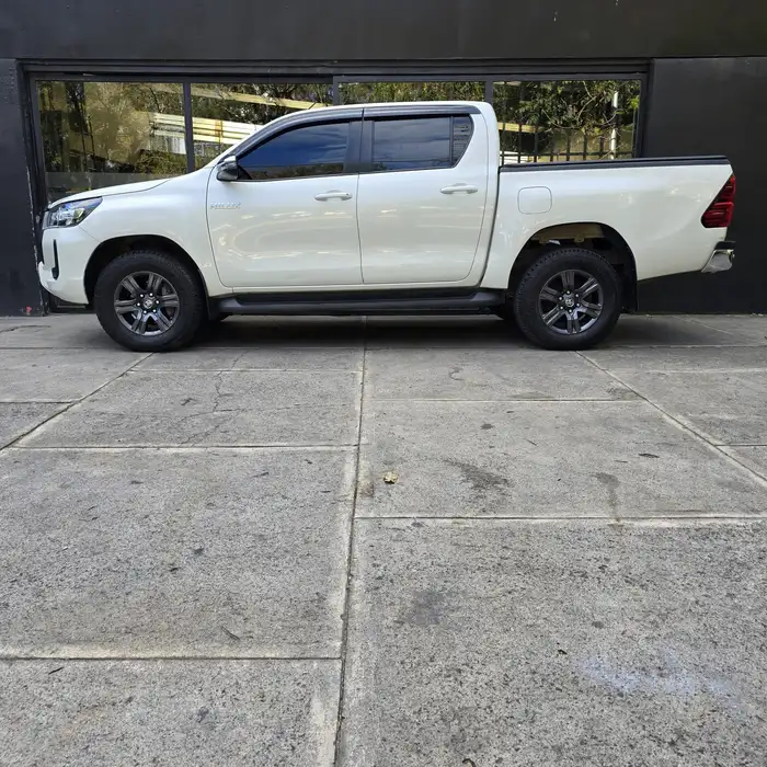 2023 Toyota Hilux — 3