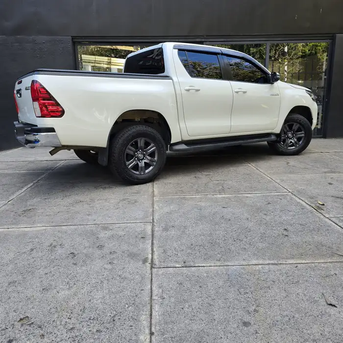 2023 Toyota Hilux — 4